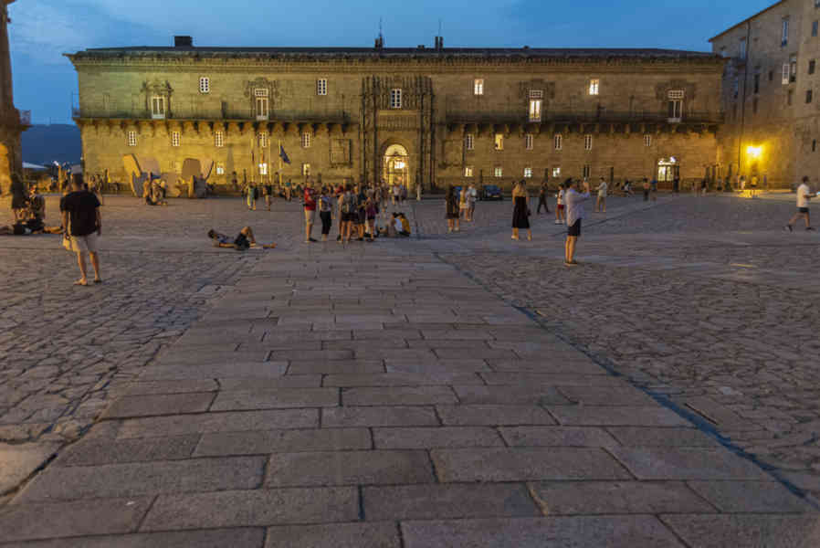 A Coruña 031 - Santiago de Compostela - plaza del Obradoiro - parador nacional.jpg